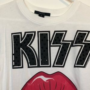 Adorable KISS t-shirt.